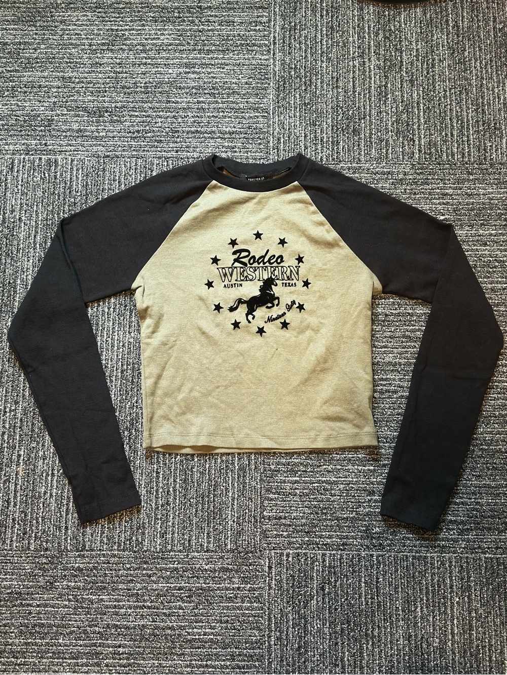 Rodeo Western Two-Tone Raglan Long Sleeve Top - Black & Beige
